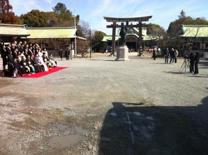 大阪城　春めいて